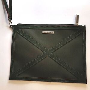 Jantaminiau Wristlet 